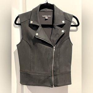 Like new Evereve vest XS